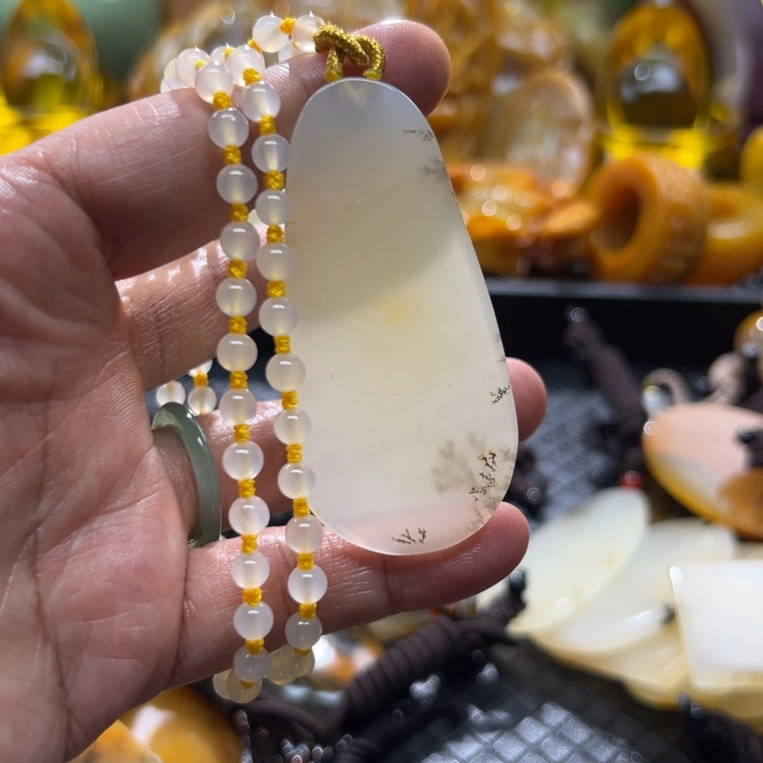 石英质玉未镶嵌颈饰