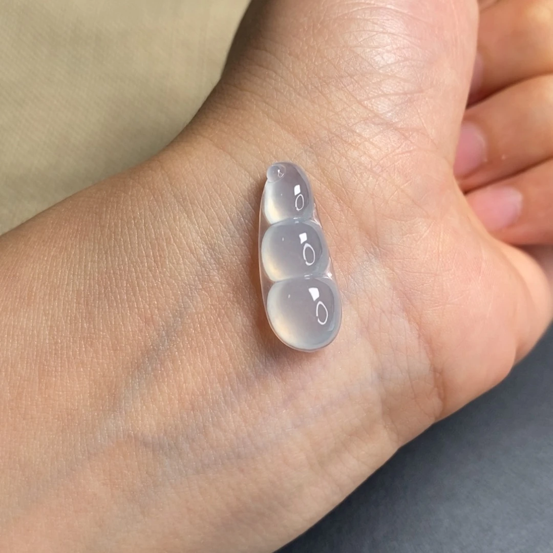 翡翠未镶嵌颈饰豆子