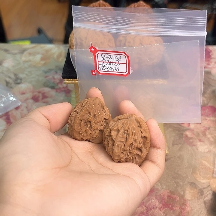 文玩核桃把件非嫁接元宝