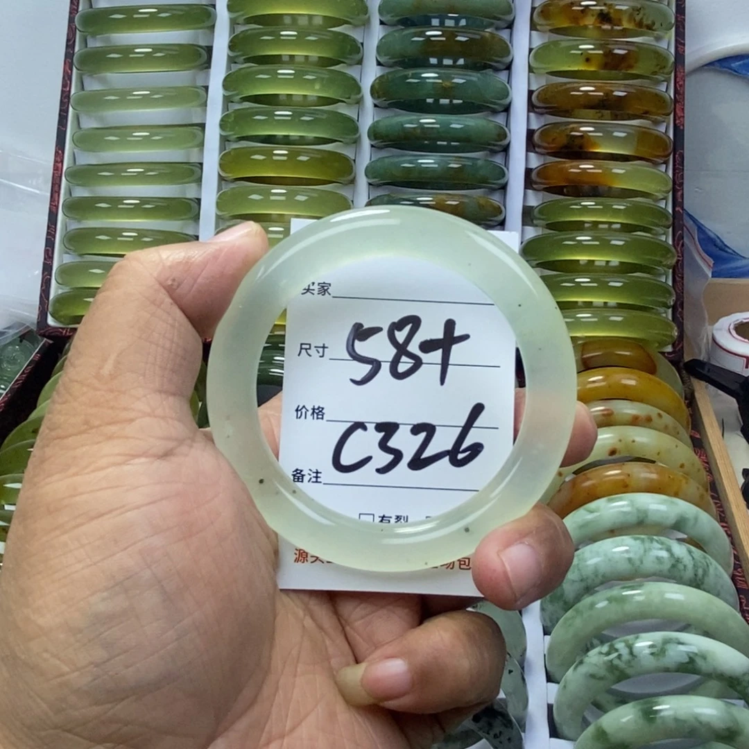 蛇纹石玉未镶嵌手镯