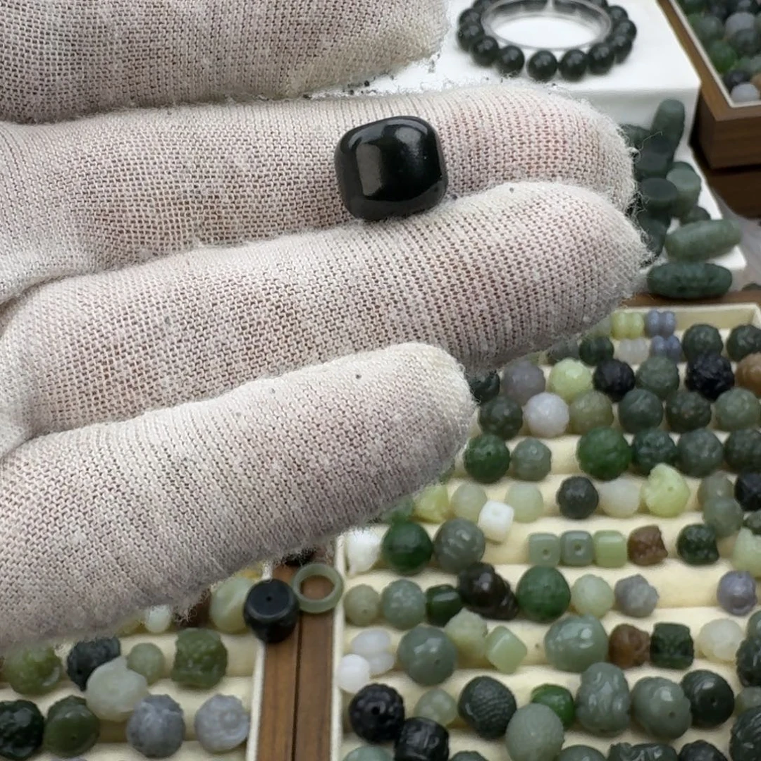 亚***)和田玉未镶嵌珠宝半成品和田玉黑青老型11×12㎜