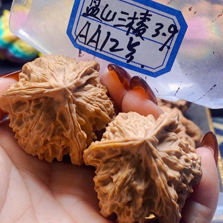 文玩核桃吊坠盘山三棱