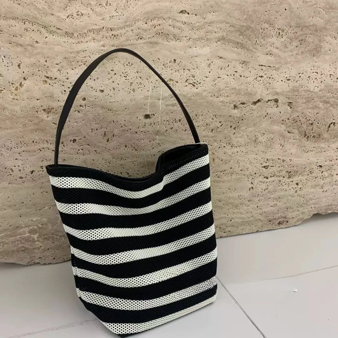 黑白条纹水桶包包女大容量大包休闲度假沙滩包百搭手提单肩托特包