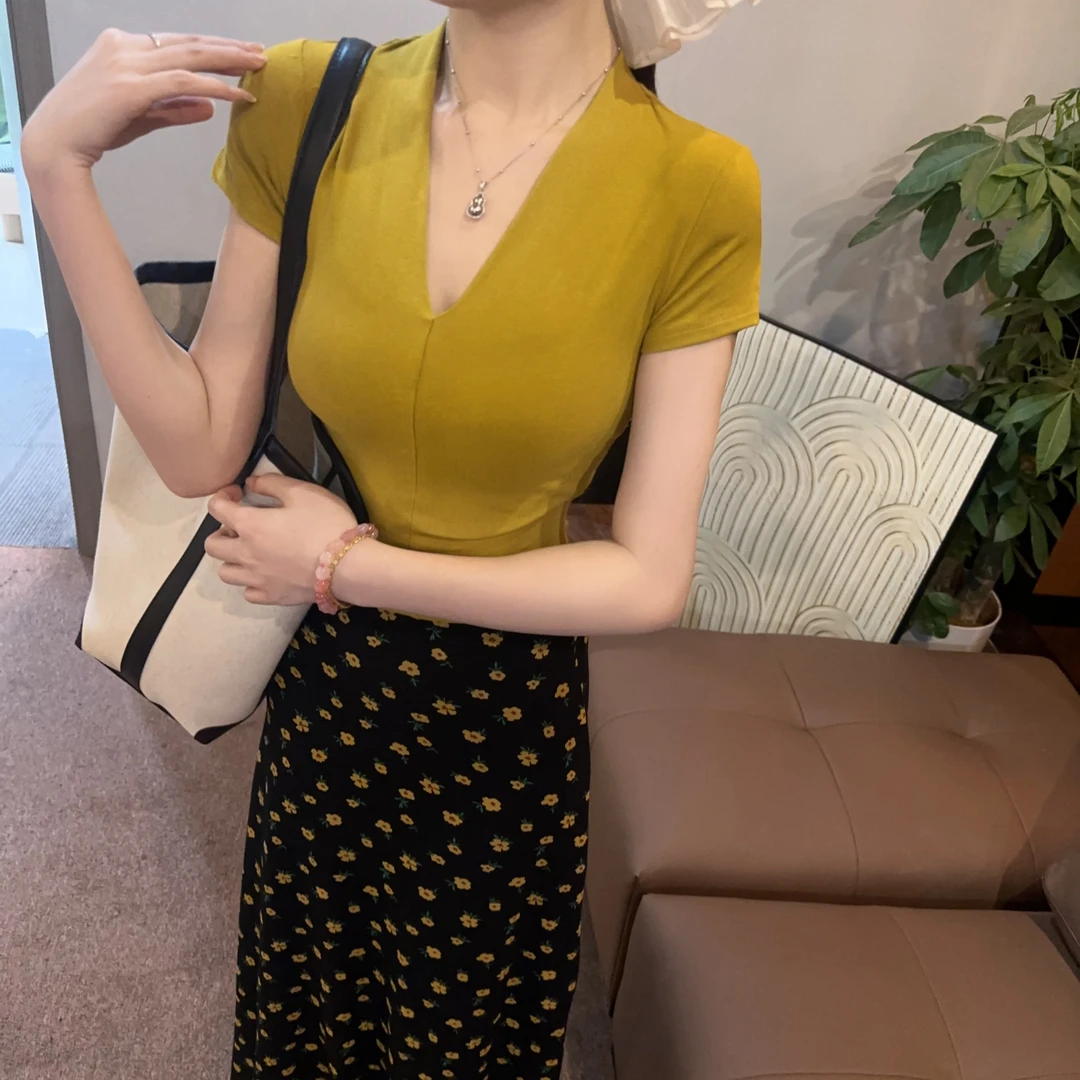 【OS&oneshow】夏款设计感清新小黄花半身裙V领气质短袖上衣套装女