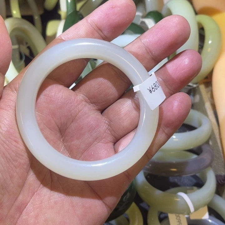 玉***好和田玉未镶嵌颈饰