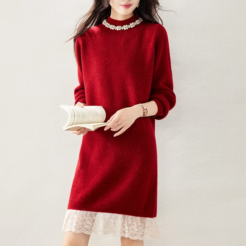 洋气妈妈红色连衣裙女秋冬2025新款钉珠针织毛衣裙冬季配大衣内搭