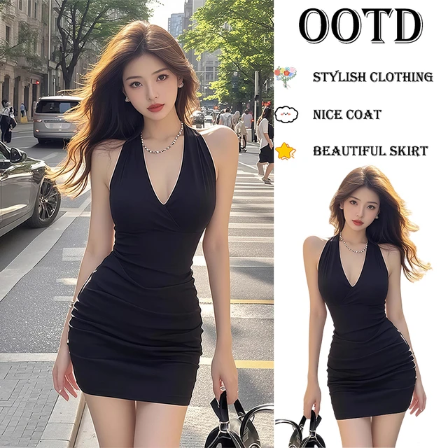 黑色挂脖连衣裙2025新款今年流行爆款女春装掐腰独特漂亮包臀裙子