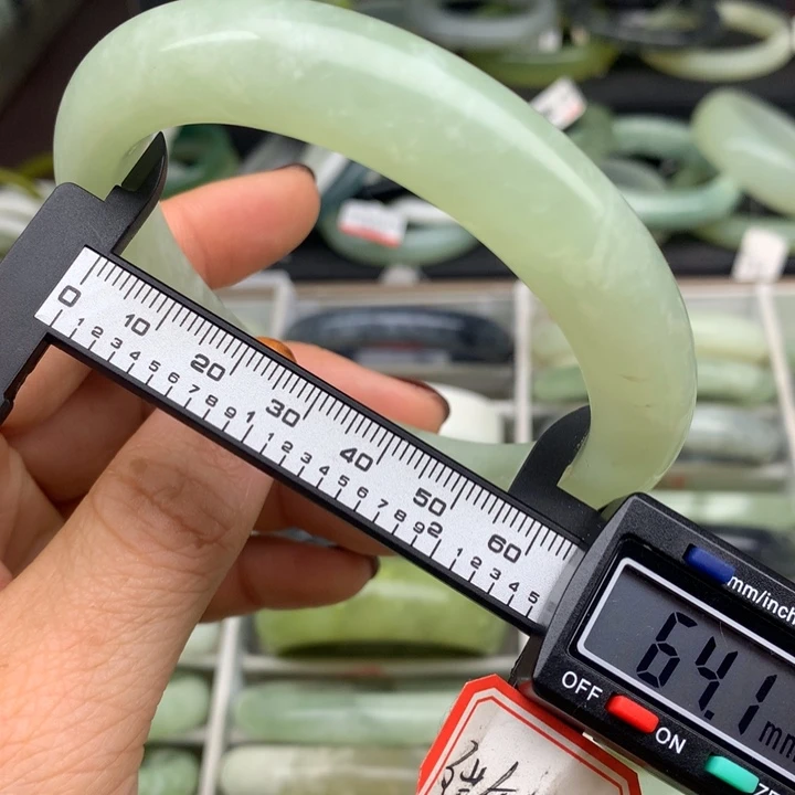 蛇纹石玉未镶嵌手镯499