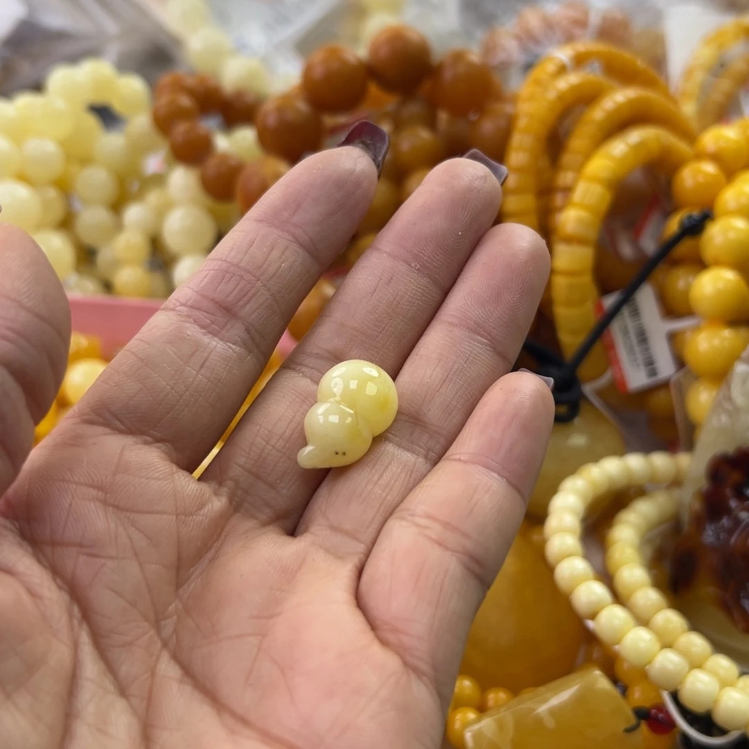 琥珀珠宝奇石未镶嵌