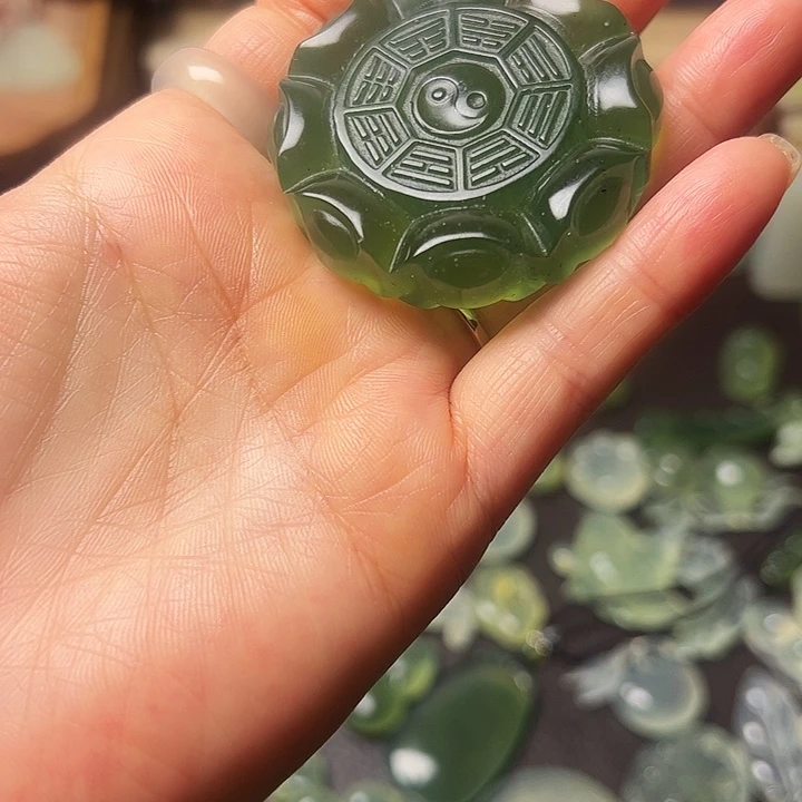 羽***晨蛇纹石玉合金颈饰