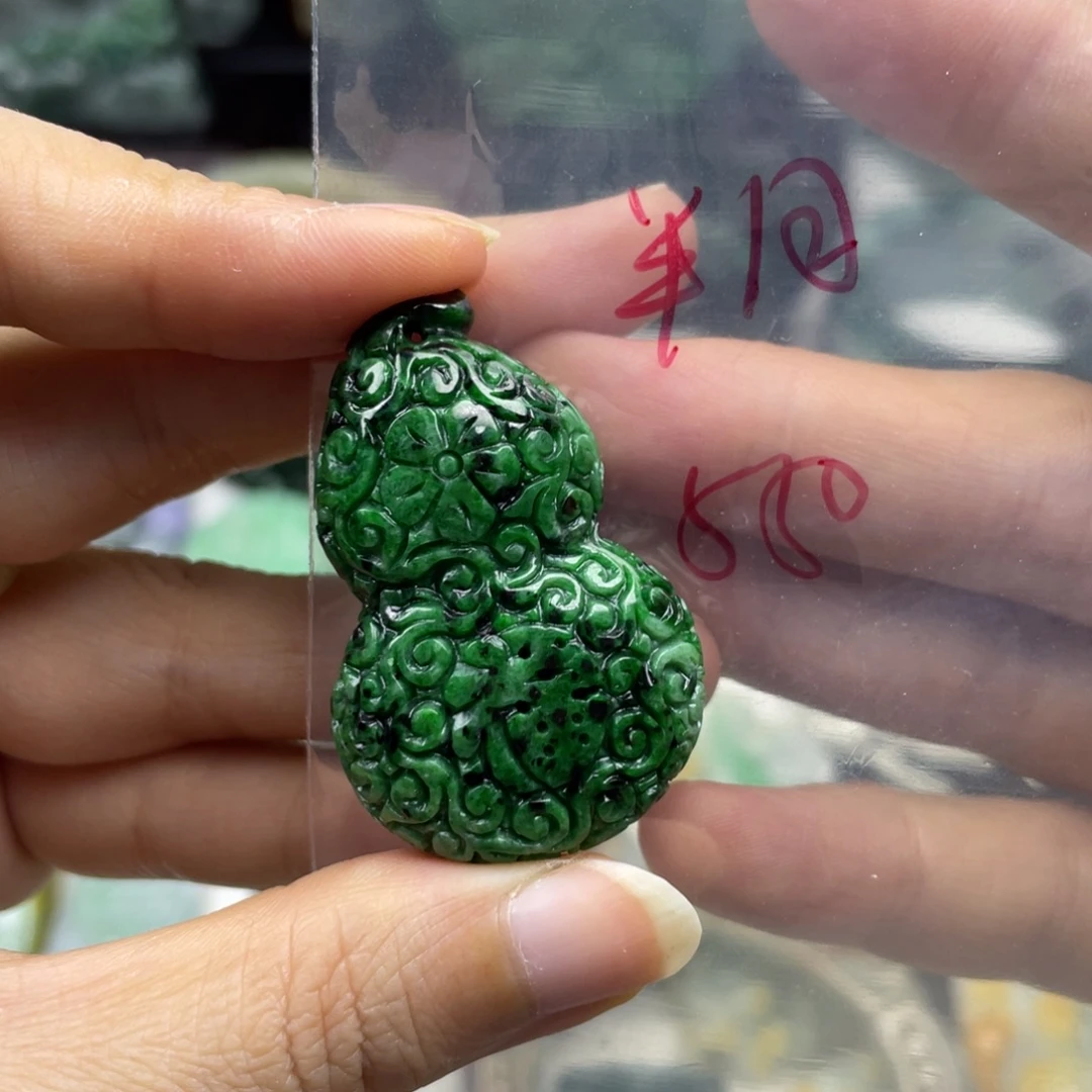 芈***浅翡翠未镶嵌颈饰牌子
