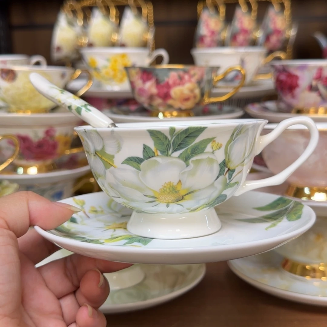45%以上骨粉骨瓷素雅茶花一杯一碟一勺快递装（拍两套送杯架）