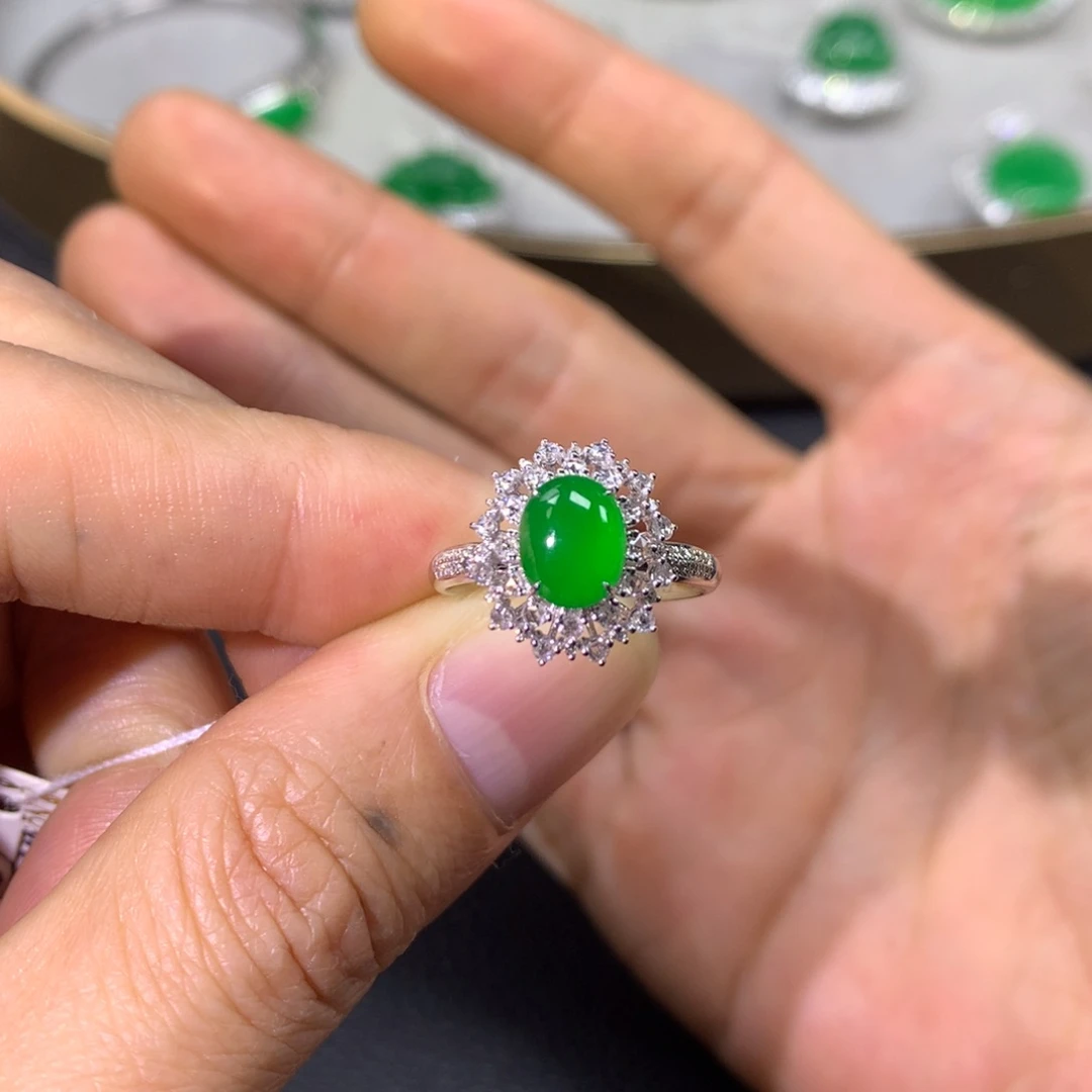 翡翠戒指18K金镶嵌翡翠