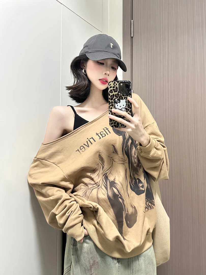 花生酱 美式复古辣妹斜肩露肩长袖卫衣女秋季设计感宽松休闲上衣