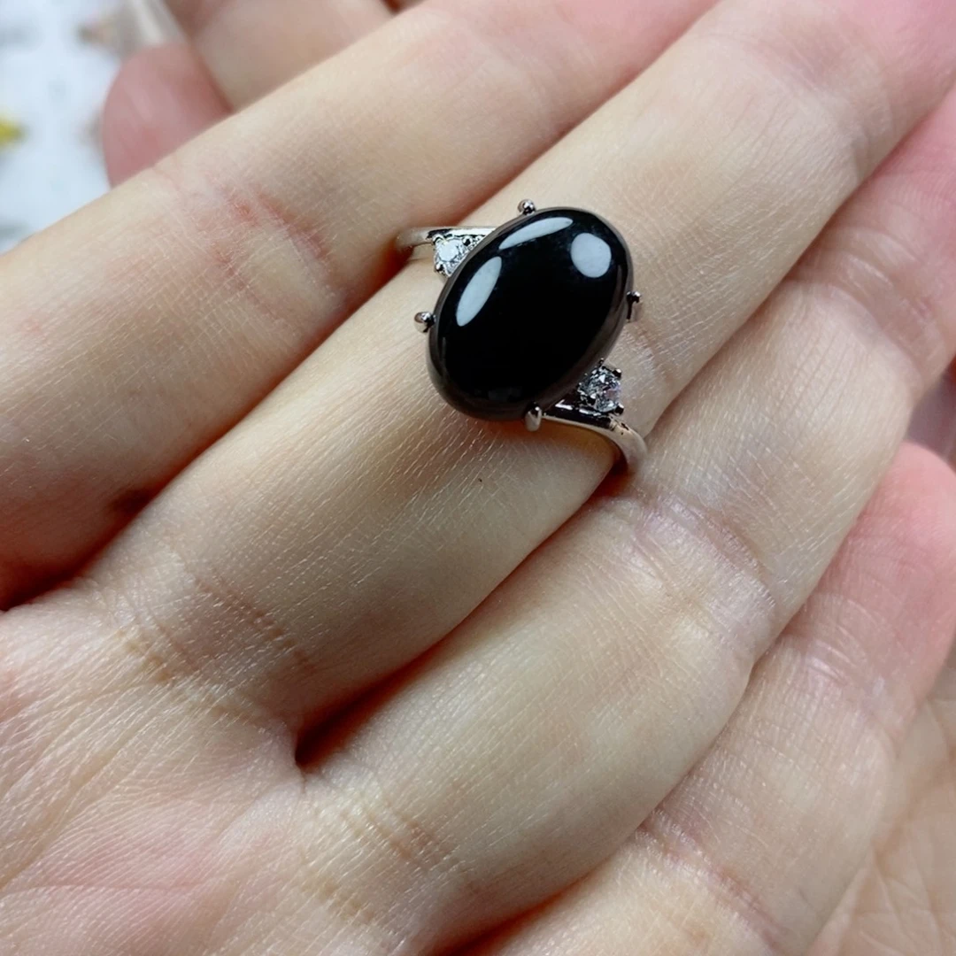 未镶嵌戒指和田玉