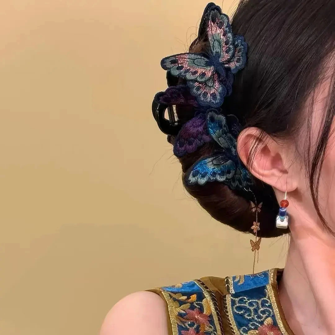 玲珑复古刺绣蝴蝶发夹女新中式发饰民族风后脑勺抓夹鲨鱼夹