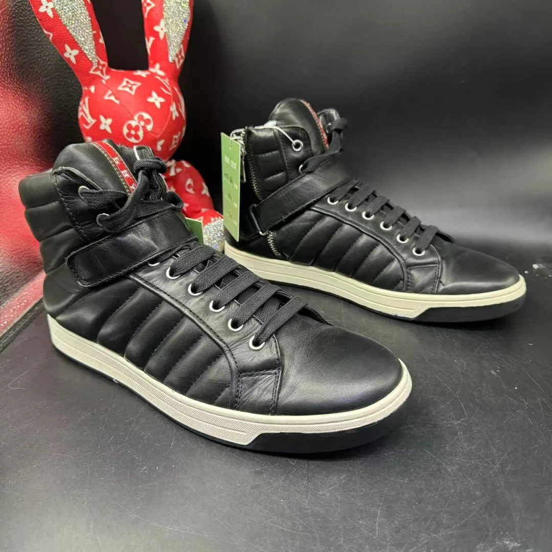 95新 Prada/普拉达 【AO福利】42欧码 黑色皮革拉链高帮板鞋ao304
