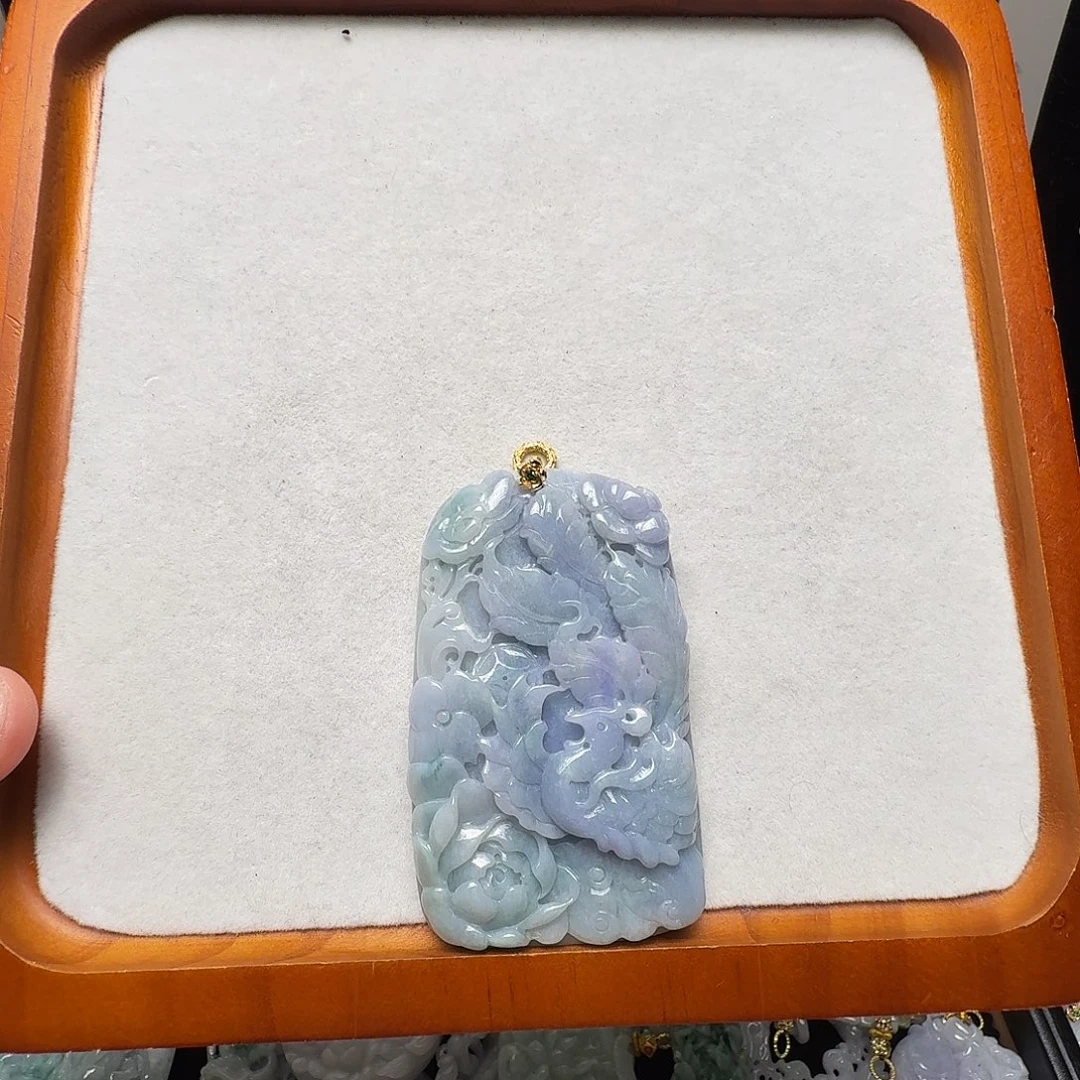 翡翠未镶嵌吊坠(赠链)