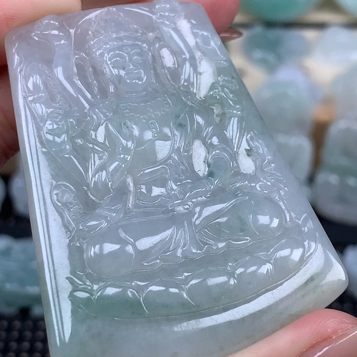 颈饰未镶嵌翡翠千手观音