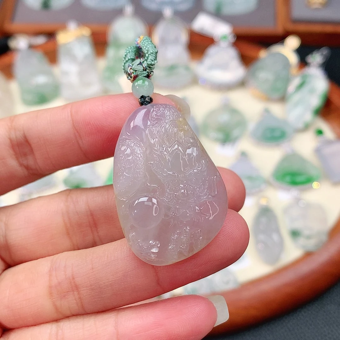 颈饰未镶嵌翡翠龙牌