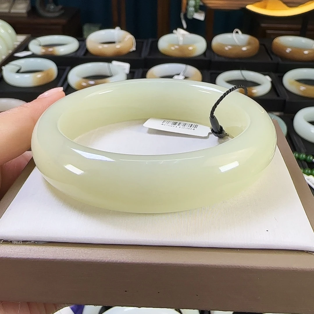 一***达和田玉未镶嵌手镯