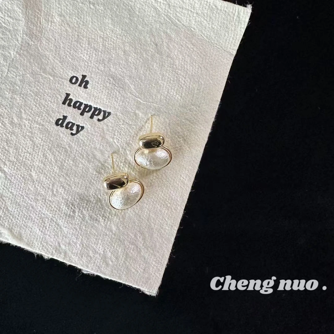 铜合金仿珍珠耳饰 精致简约小巧珍珠耳钉时尚百搭女高级感