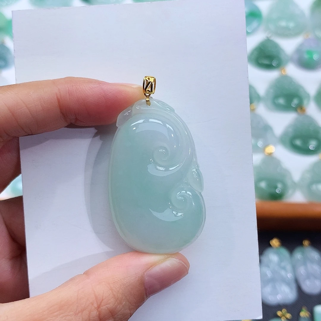 翡翠18K金镶嵌颈饰翡翠吊坠