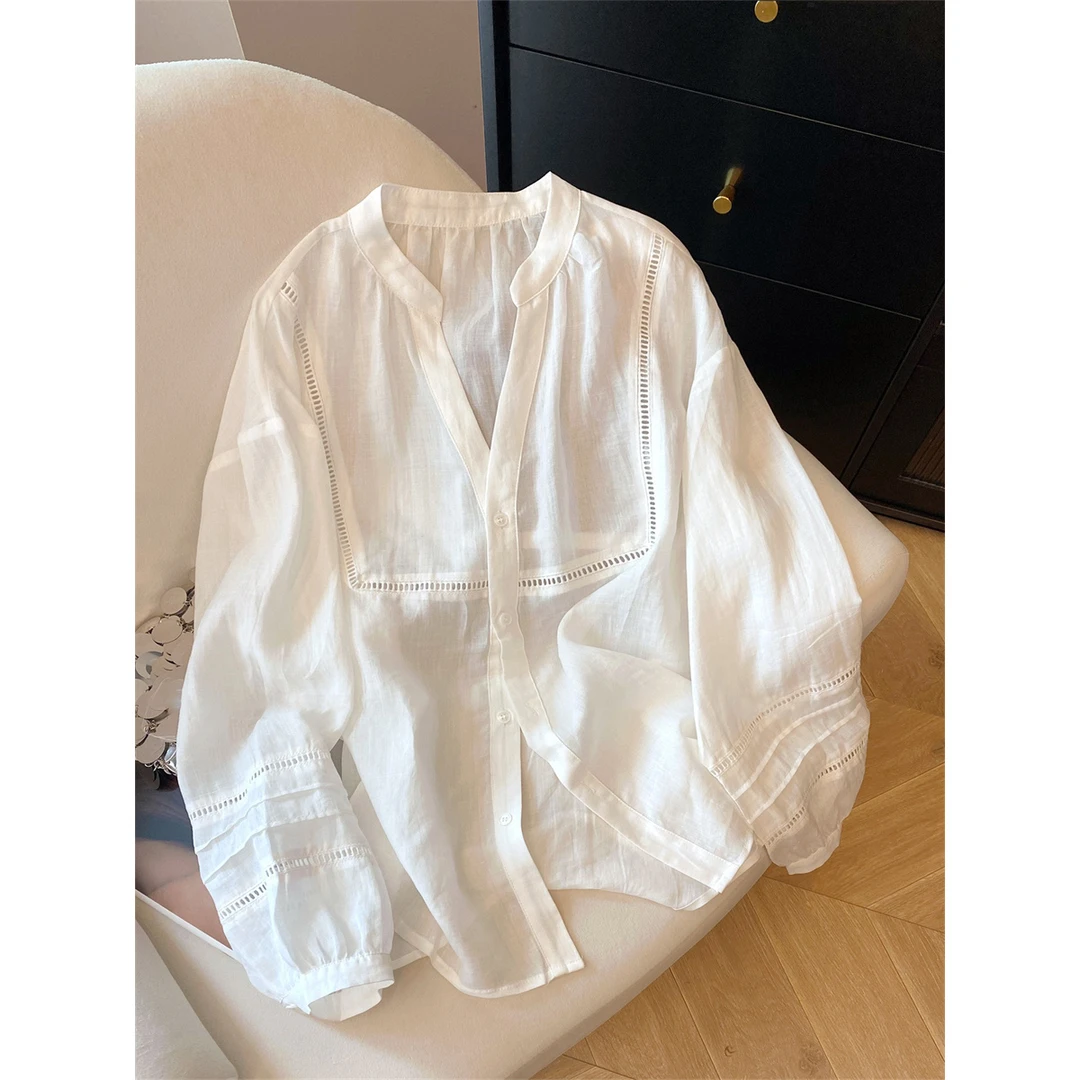 今年流行爆款法式镂空V领长袖衬衫2025新款时尚通勤百搭宽松上衣