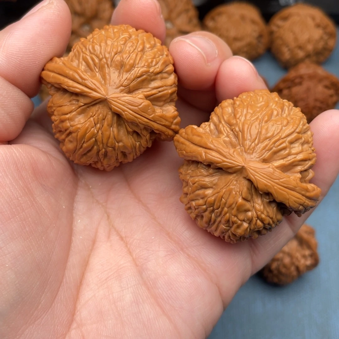 把件文玩核桃卡姿兰大眼睛白狮子43