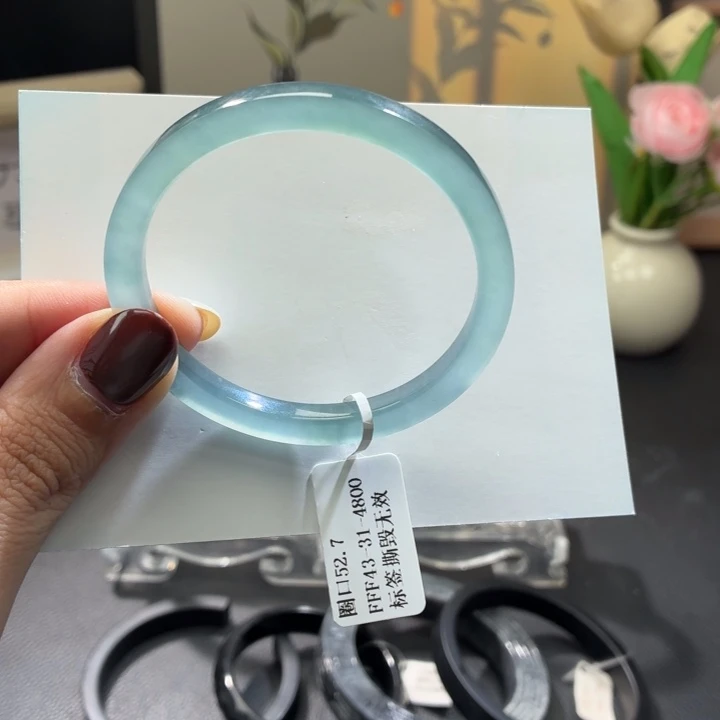 翡翠未镶嵌手镯冰蓝53