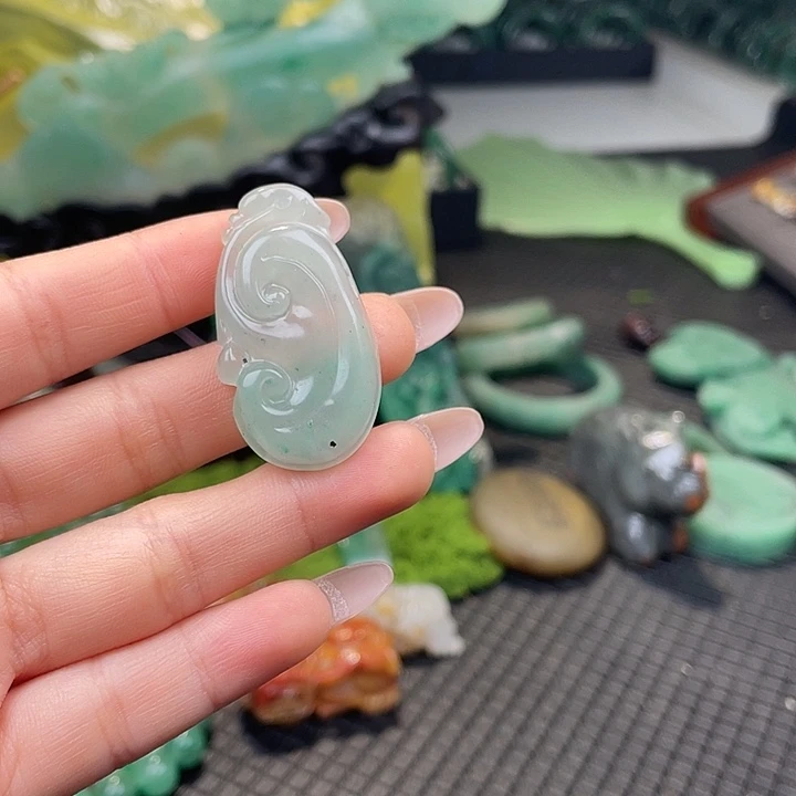 石英质玉未镶嵌吊坠