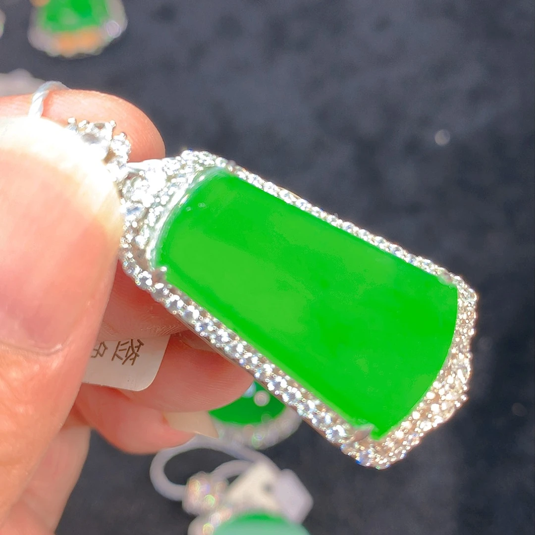 颈饰银S925镶嵌翡翠