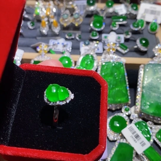 翡翠未镶嵌戒指戒指