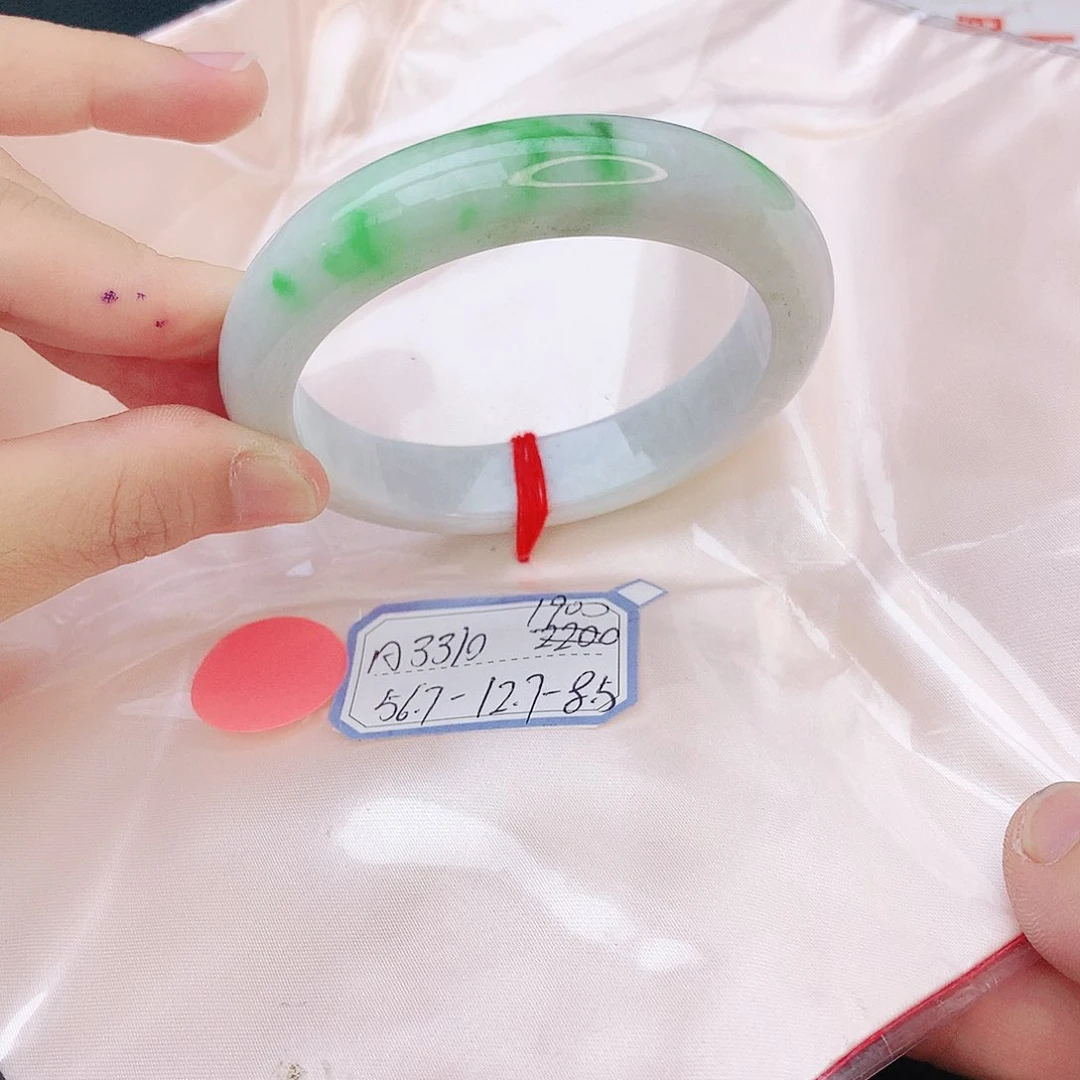 翡翠手镯未镶嵌我