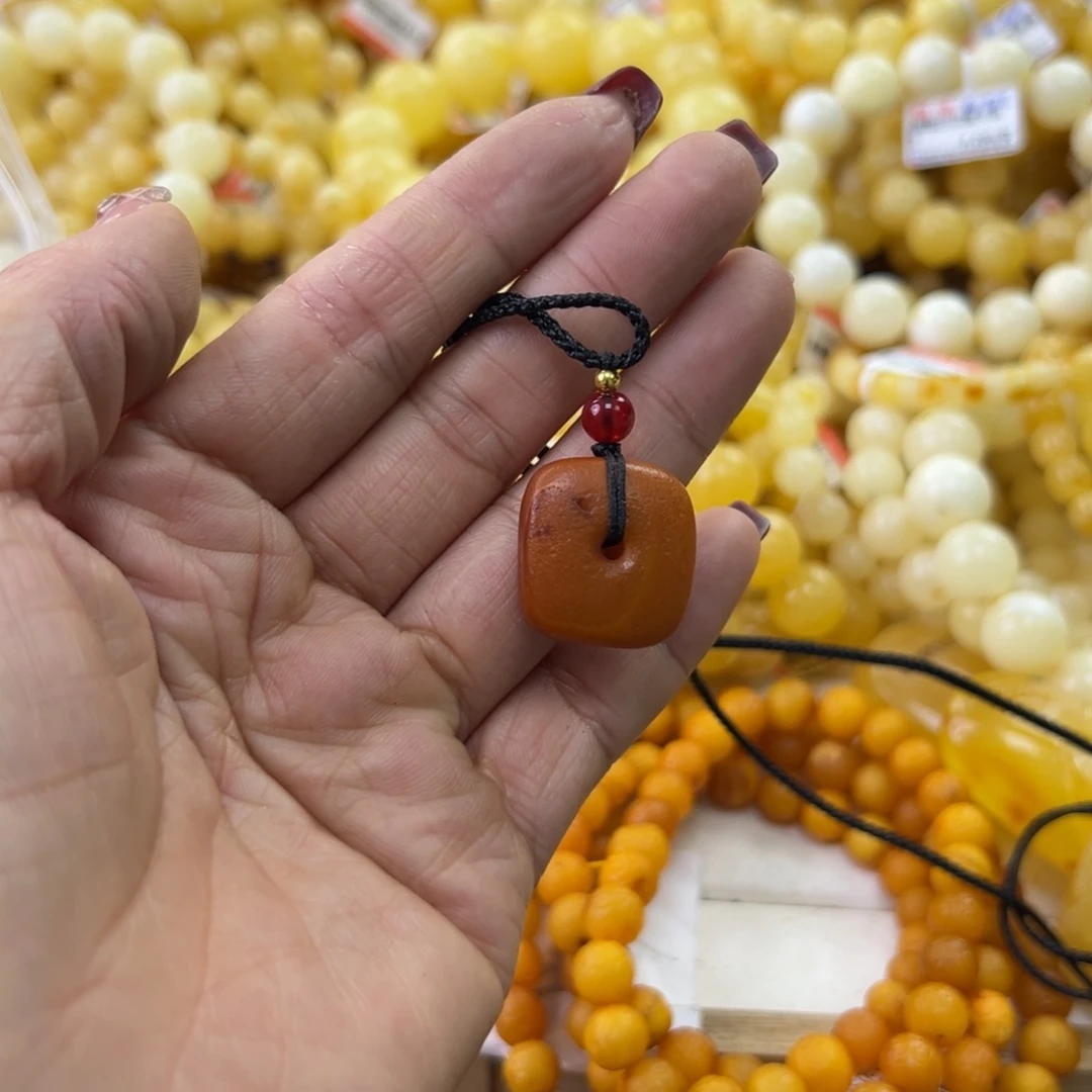 琥珀珠宝奇石未镶嵌