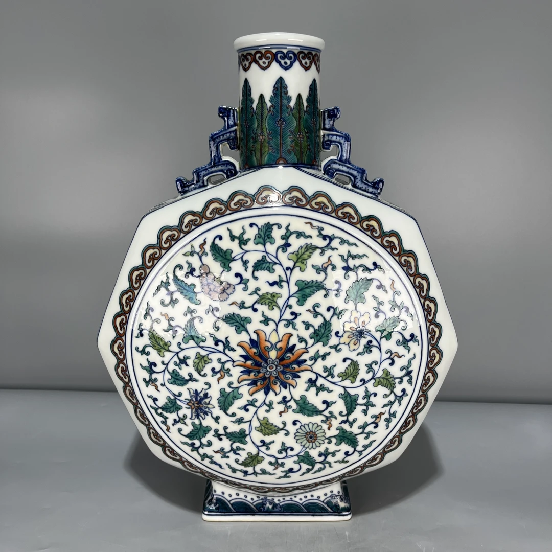 当代仿制 仿古大清乾隆年制斗彩缠枝莲双耳扁瓶