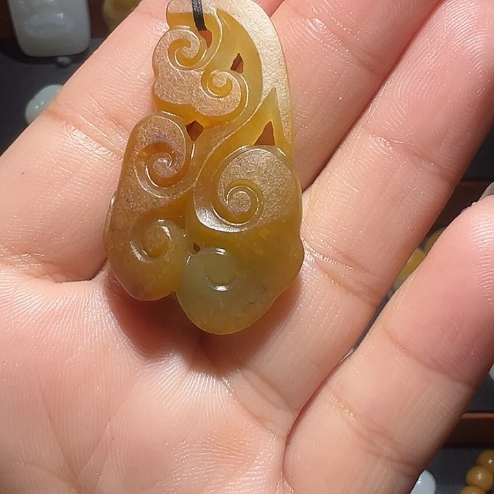 颈饰未镶嵌和田玉满**?