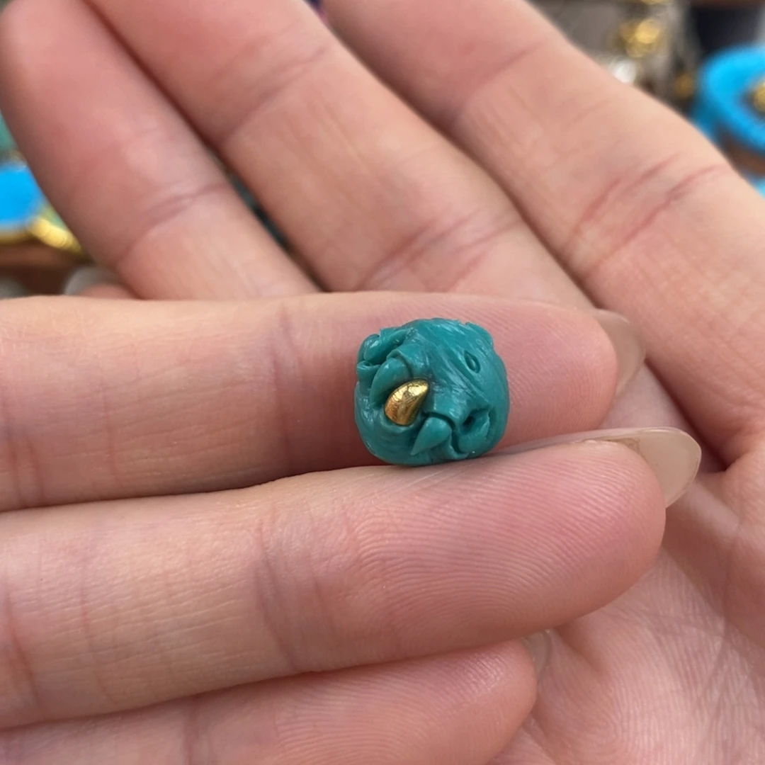 绿松石未镶嵌。吞噬