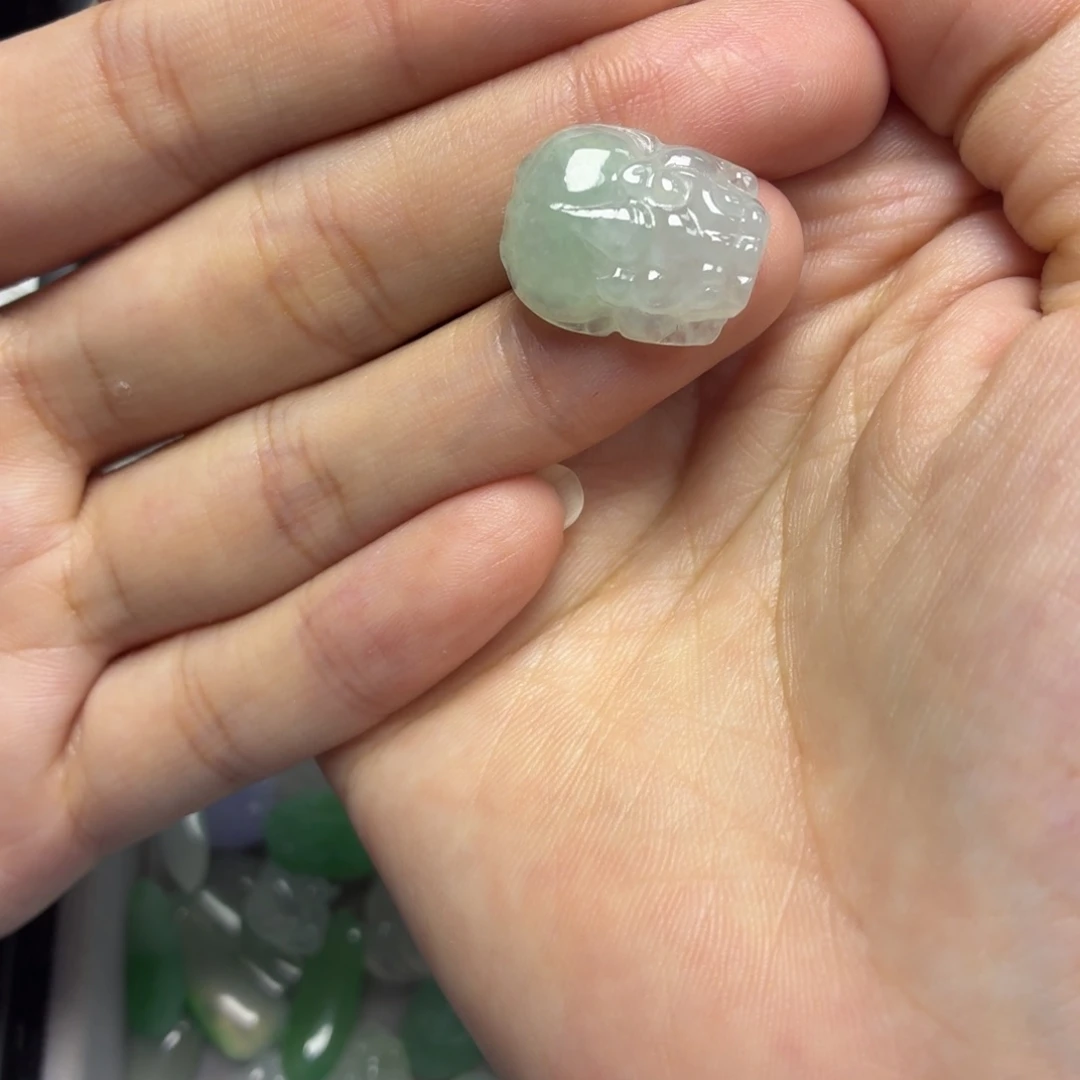 颈饰未镶嵌翡翠绿貔貅