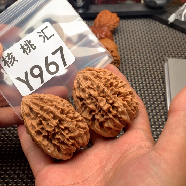 文玩核桃吊坠招财鼠