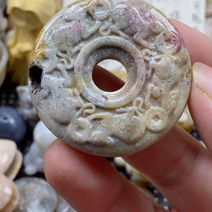 颈饰未镶嵌硅化珊瑚（珊瑚玉）有瑕