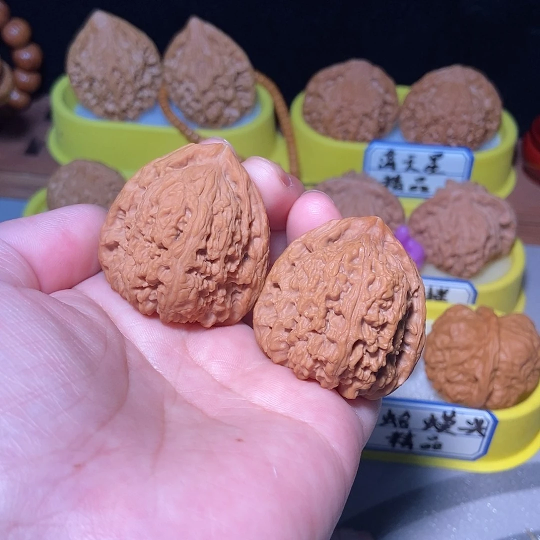 莓***子文玩核桃吊坠全品南疆石