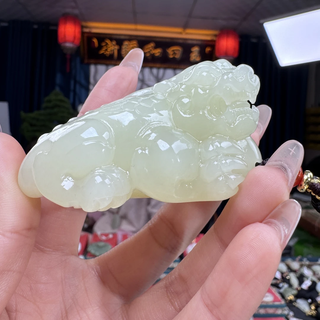 和田玉黄玉立体纯手工雕刻霸王貔貅摆件手把件（70×40×36 136克）