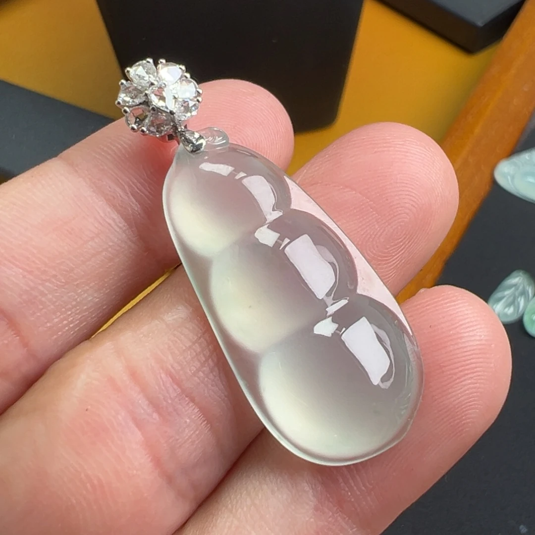 翡翠颈饰18K金镶嵌豆子33