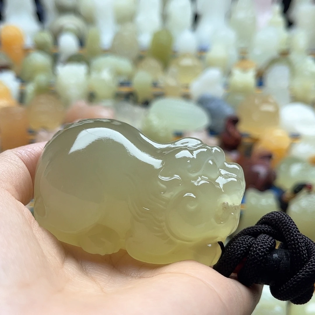 褚***像新疆昆仑山脉山料