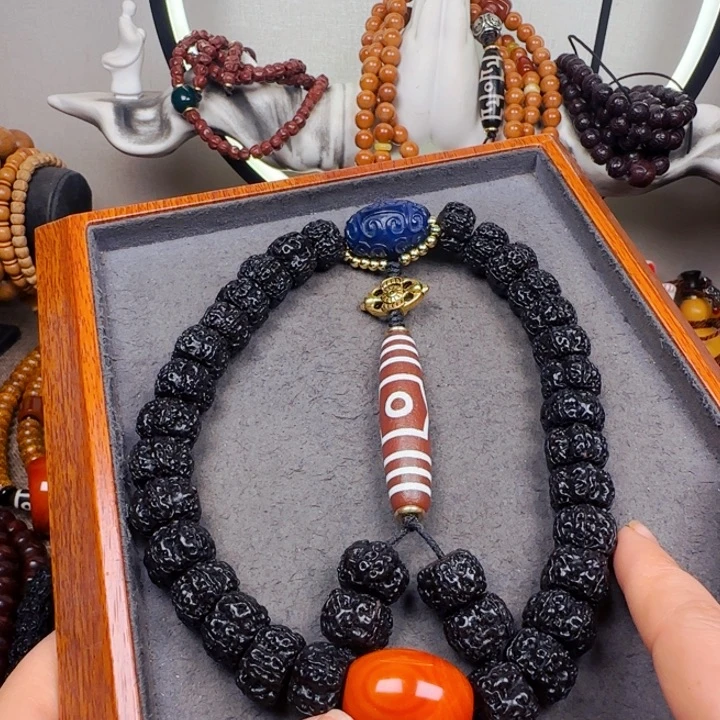 金刚菩提吊坠手持