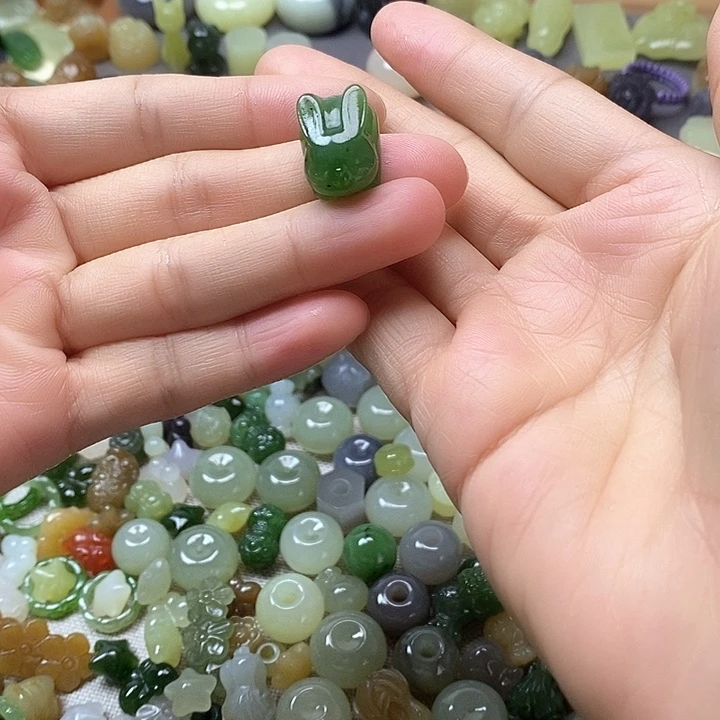 未镶嵌和田玉挂件兔子