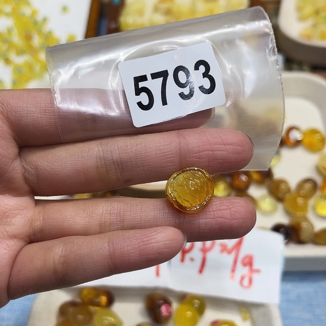 琥珀未镶嵌珠宝奇石