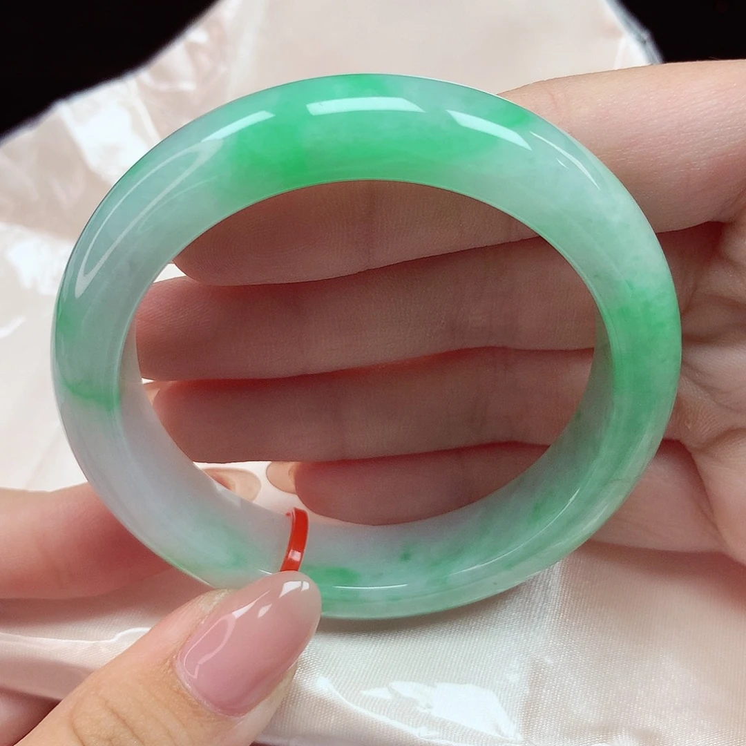 翡翠手镯未镶嵌53圈飘阳绿