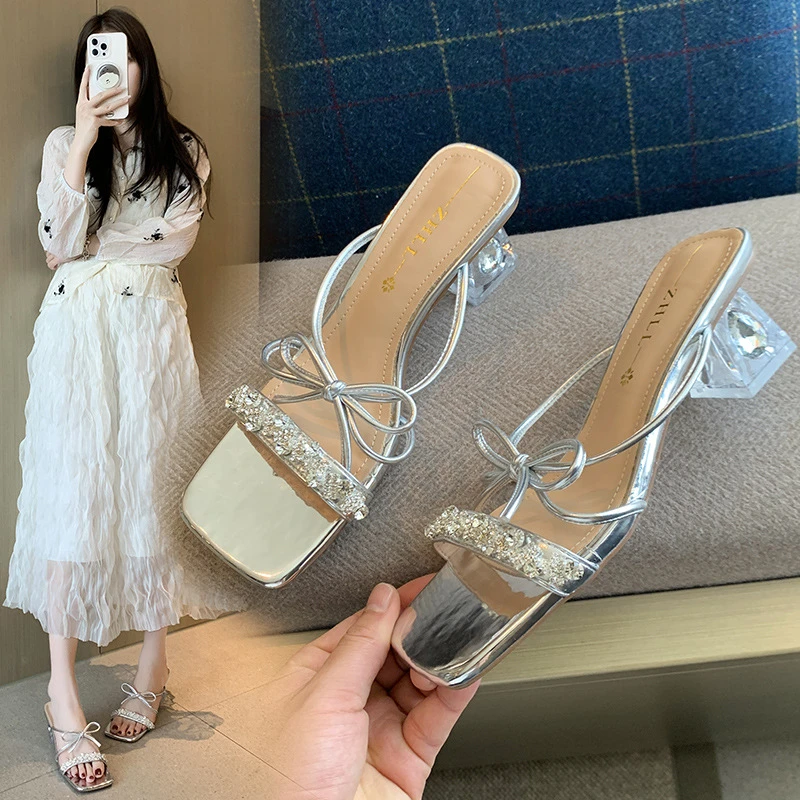 97098水钻女夏季蝴蝶结时尚气质粗跟高跟凉鞋加肥加宽大轻奢鞋子